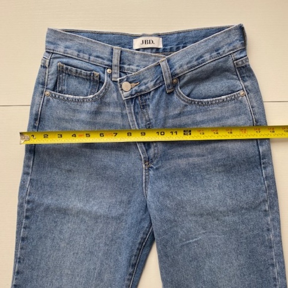 JBD High Rise Crisscross Denim Jeans. Size 26 - Picture 14 of 15